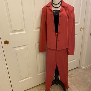 Pants suit